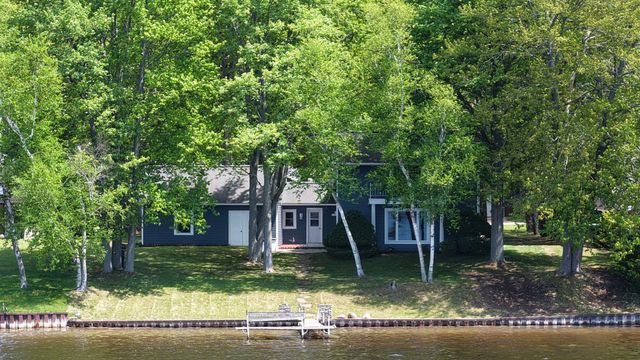 2669 N Lakeview Drive, Sanford, MI 48657