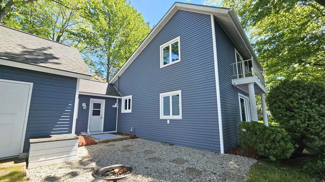 2669 N Lakeview Drive, Sanford, MI 48657