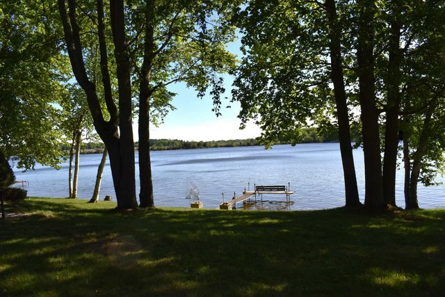 2669 N Lakeview Drive, Sanford, MI 48657