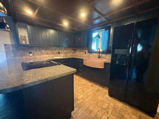 2669 N Lakeview Drive, Sanford, MI 48657
