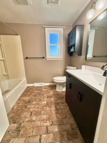 2669 N Lakeview Drive, Sanford, MI 48657