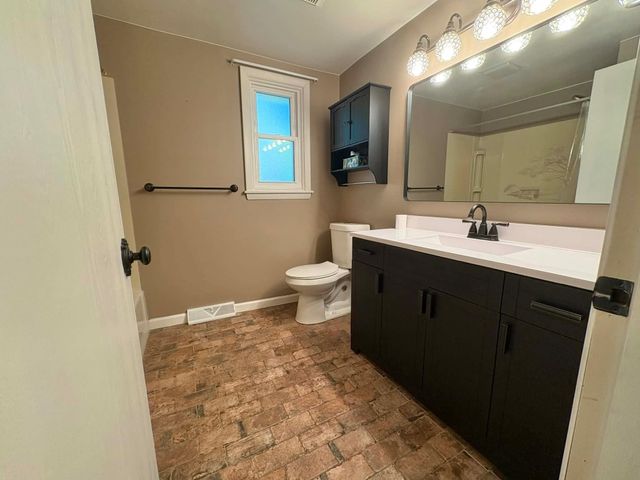 2669 N Lakeview Drive, Sanford, MI 48657