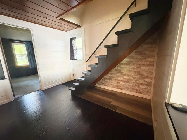 2669 N Lakeview Drive, Sanford, MI 48657