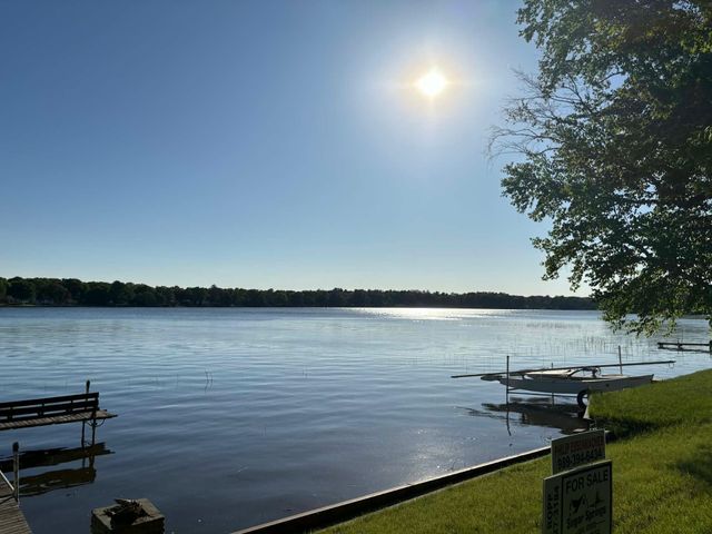 2669 N Lakeview Drive, Sanford, MI 48657