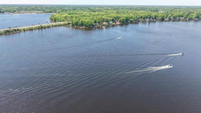 2669 N Lakeview Drive, Sanford, MI 48657