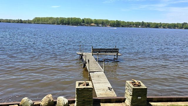 2669 N Lakeview Drive, Sanford, MI 48657