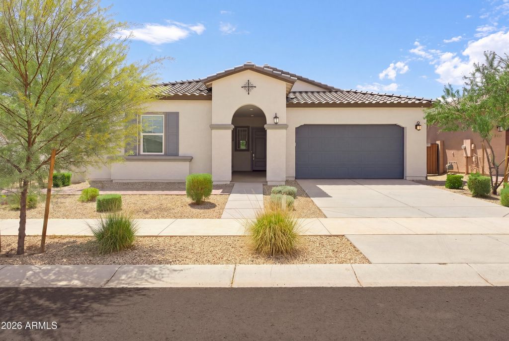 15039 W DESERT HOLLOW Drive, Surprise, AZ 85387 — exterior