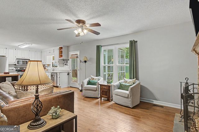 140 Thomas Crossing Drive, Newnan, GA 30265