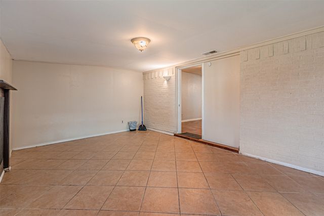 2009 Meadow Lark Lane, Irving, TX 75060