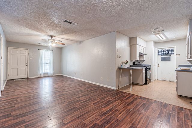 2009 Meadow Lark Lane, Irving, TX 75060