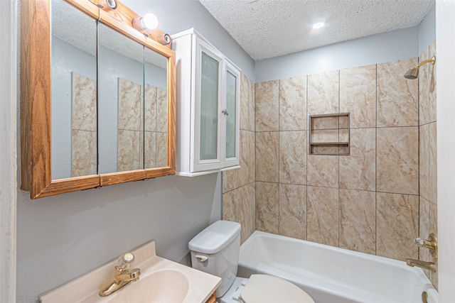 2009 Meadow Lark Lane, Irving, TX 75060