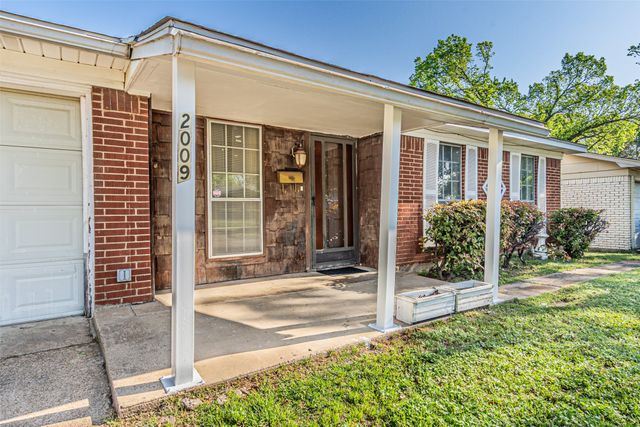 2009 Meadow Lark Lane, Irving, TX 75060