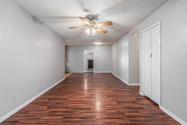2009 Meadow Lark Lane, Irving, TX 75060