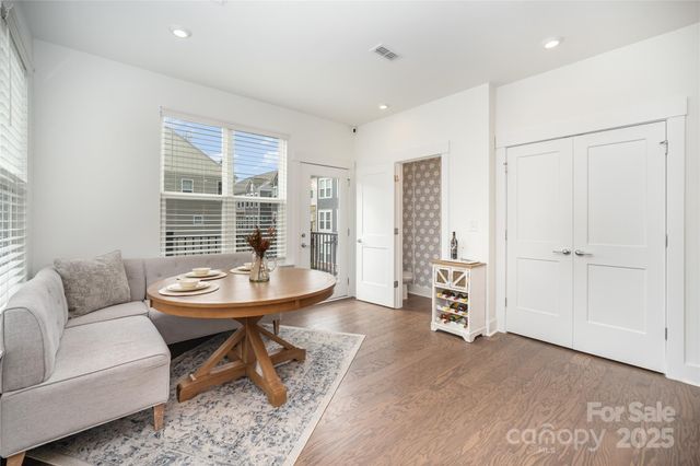 4004 Capital Ridge Court, Charlotte, NC 28205