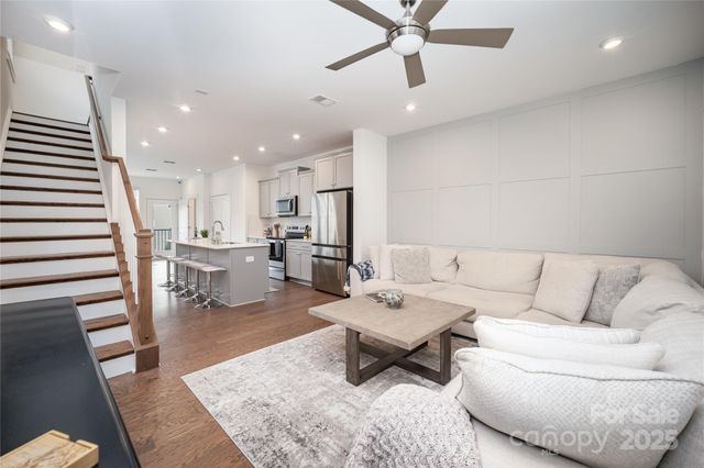 4004 Capital Ridge Court, Charlotte, NC 28205