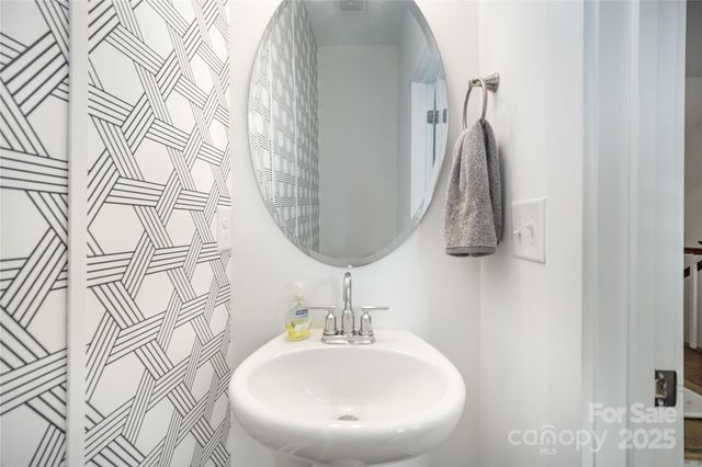 4004 Capital Ridge Court, Charlotte, NC 28205