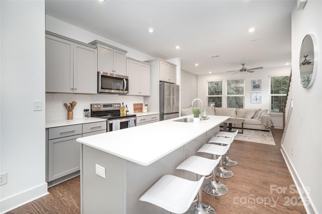 4004 Capital Ridge Court, Charlotte, NC 28205