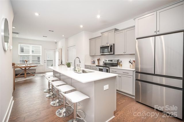 4004 Capital Ridge Court, Charlotte, NC 28205