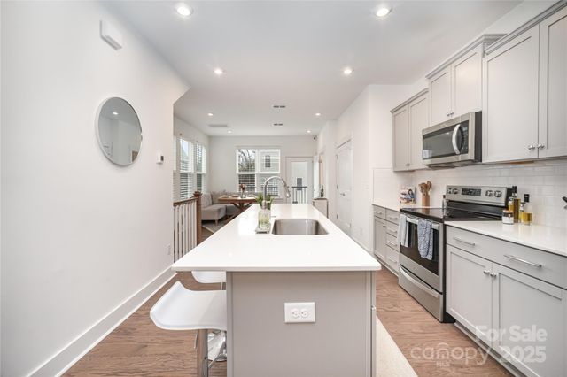 4004 Capital Ridge Court, Charlotte, NC 28205