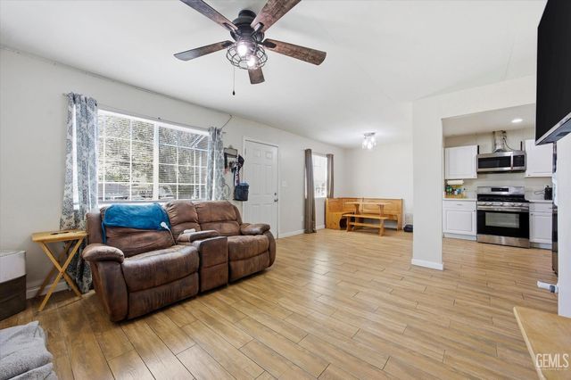 804 Ann Arbor Drive, Bakersfield, CA 93308