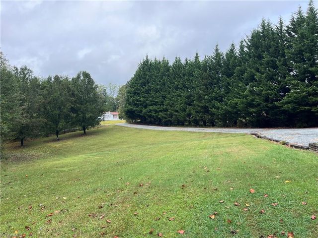 1095 Piney Meadows Drive, Walnut Cove, NC 27052