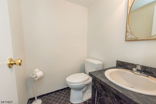 19 Trouville Dr, Parsippany-troy Hills Twp., NJ 07054