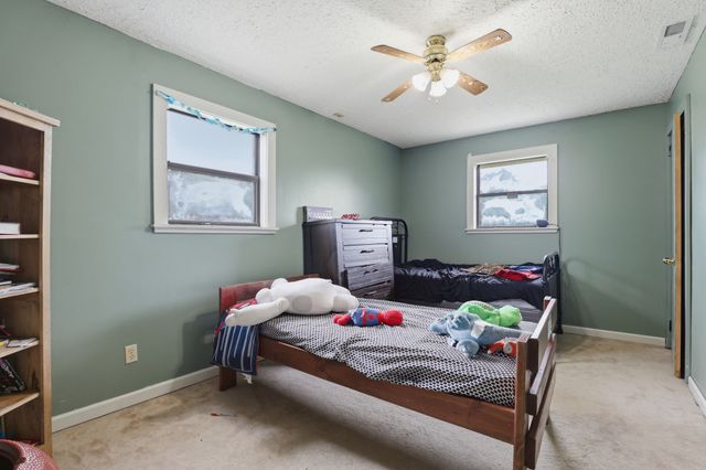 1650 Little Fish Trap Rd, Lawrenceburg, TN 38464