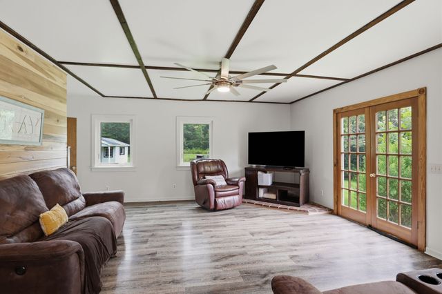 1650 Little Fish Trap Rd, Lawrenceburg, TN 38464