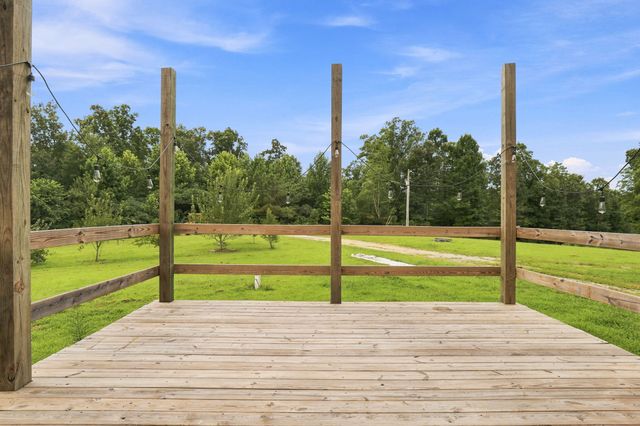 1650 Little Fish Trap Rd, Lawrenceburg, TN 38464