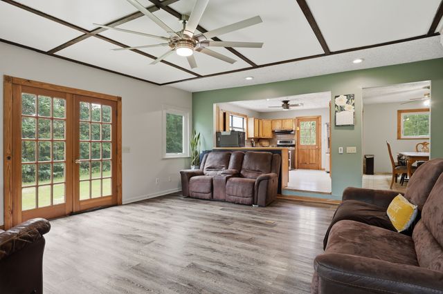 1650 Little Fish Trap Rd, Lawrenceburg, TN 38464