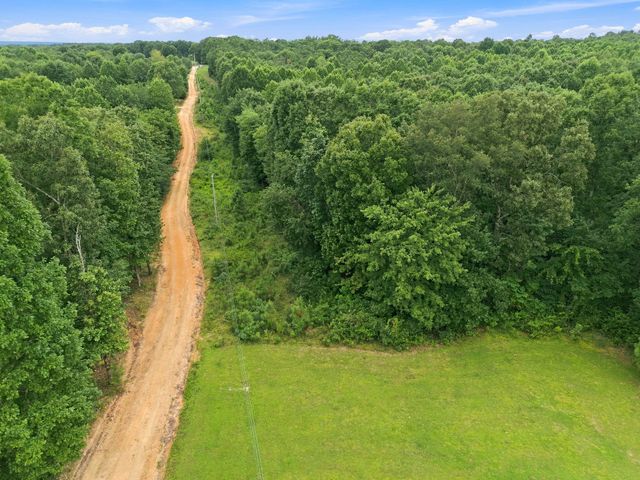 1650 Little Fish Trap Rd, Lawrenceburg, TN 38464