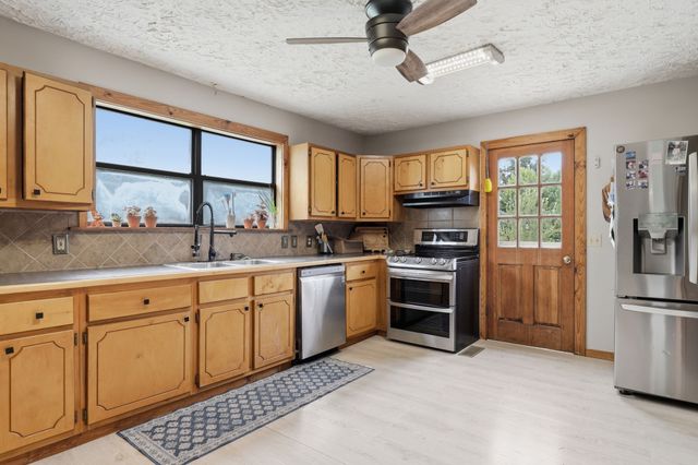 1650 Little Fish Trap Rd, Lawrenceburg, TN 38464