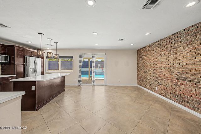 7550 E Rio Verde Drive, Tucson, AZ 85715