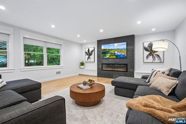 186 Midwood Road, Glen Rock, NJ 07452