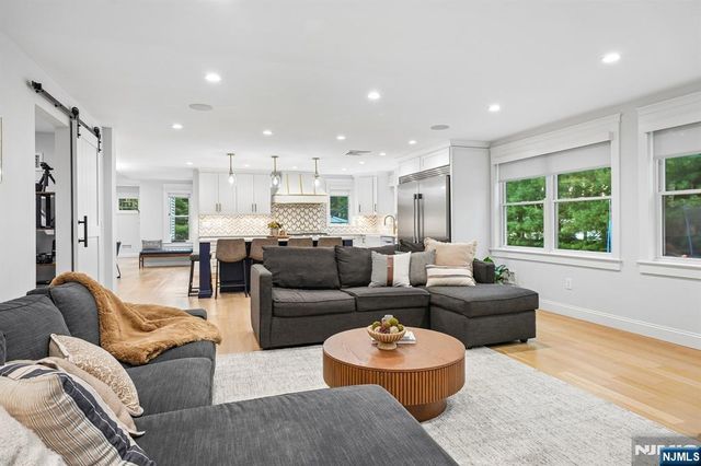 186 Midwood Road, Glen Rock, NJ 07452