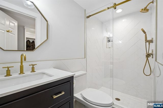 186 Midwood Road, Glen Rock, NJ 07452