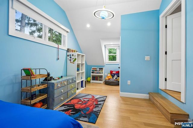 186 Midwood Road, Glen Rock, NJ 07452