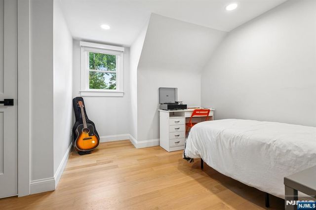 186 Midwood Road, Glen Rock, NJ 07452