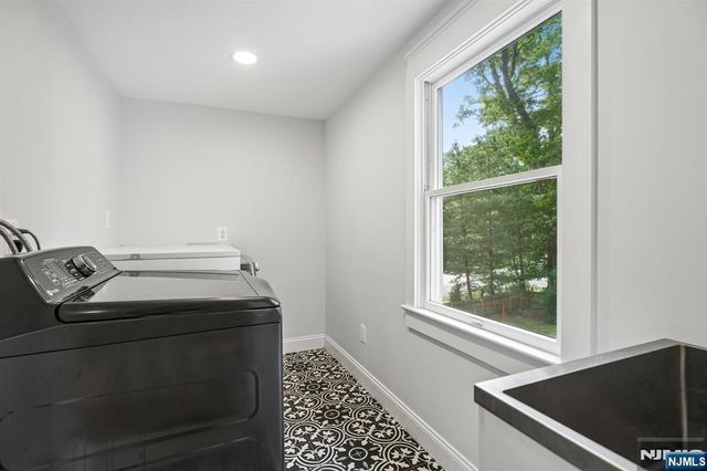 186 Midwood Road, Glen Rock, NJ 07452