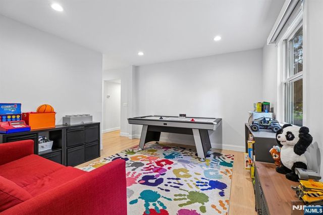 186 Midwood Road, Glen Rock, NJ 07452