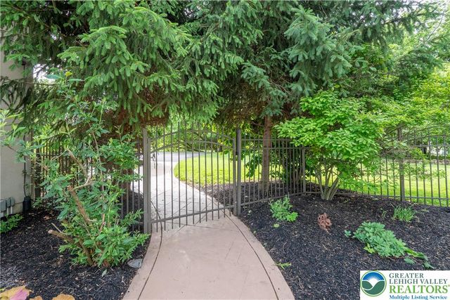 20 Longhill Drive, Easton, PA 18042