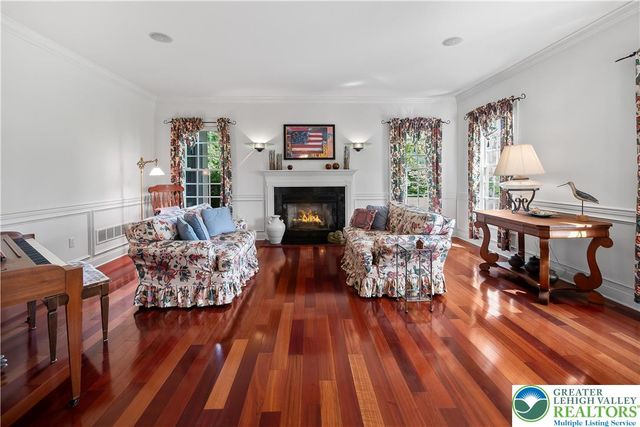 20 Longhill Drive, Easton, PA 18042