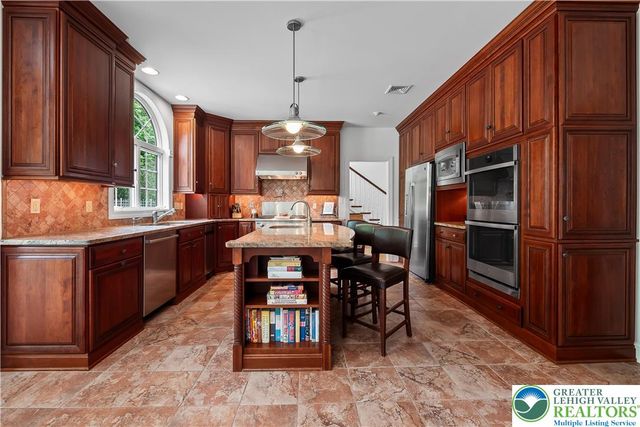 20 Longhill Drive, Easton, PA 18042