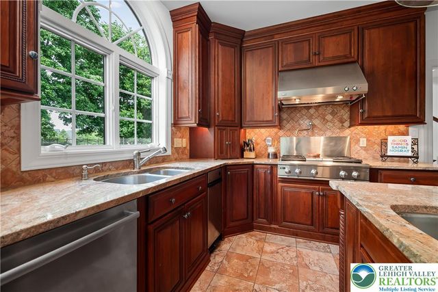 20 Longhill Drive, Easton, PA 18042