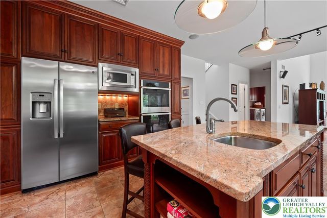 20 Longhill Drive, Easton, PA 18042