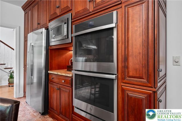 20 Longhill Drive, Easton, PA 18042