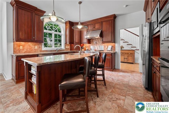 20 Longhill Drive, Easton, PA 18042