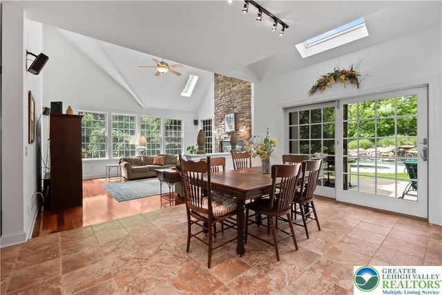 20 Longhill Drive, Easton, PA 18042