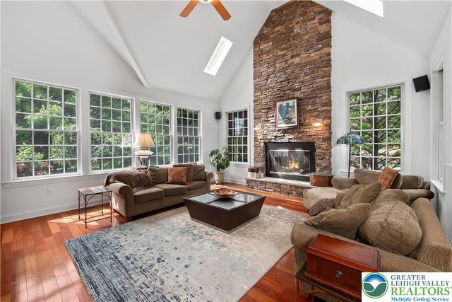 20 Longhill Drive, Easton, PA 18042