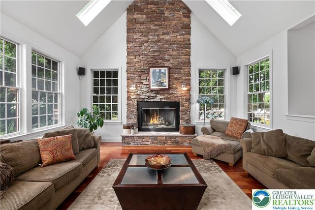 20 Longhill Drive, Easton, PA 18042